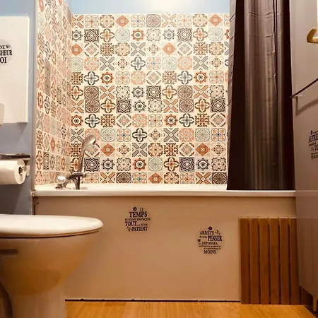 Grand Deux Pieces Confort - Cinema Apartment *