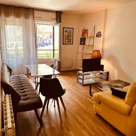 T2 Confort Tv 55' Avec Canal Series Netflix Dazen Bein Sport Apple Tv Ocs Paramount Prime Video